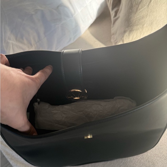 NWT Lululemon Black Leather Altnerative Shoulder Bag with Gold Emblem - Picture 4 of 4